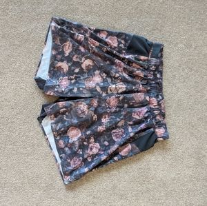 Lululemon men's floral shorts - medium